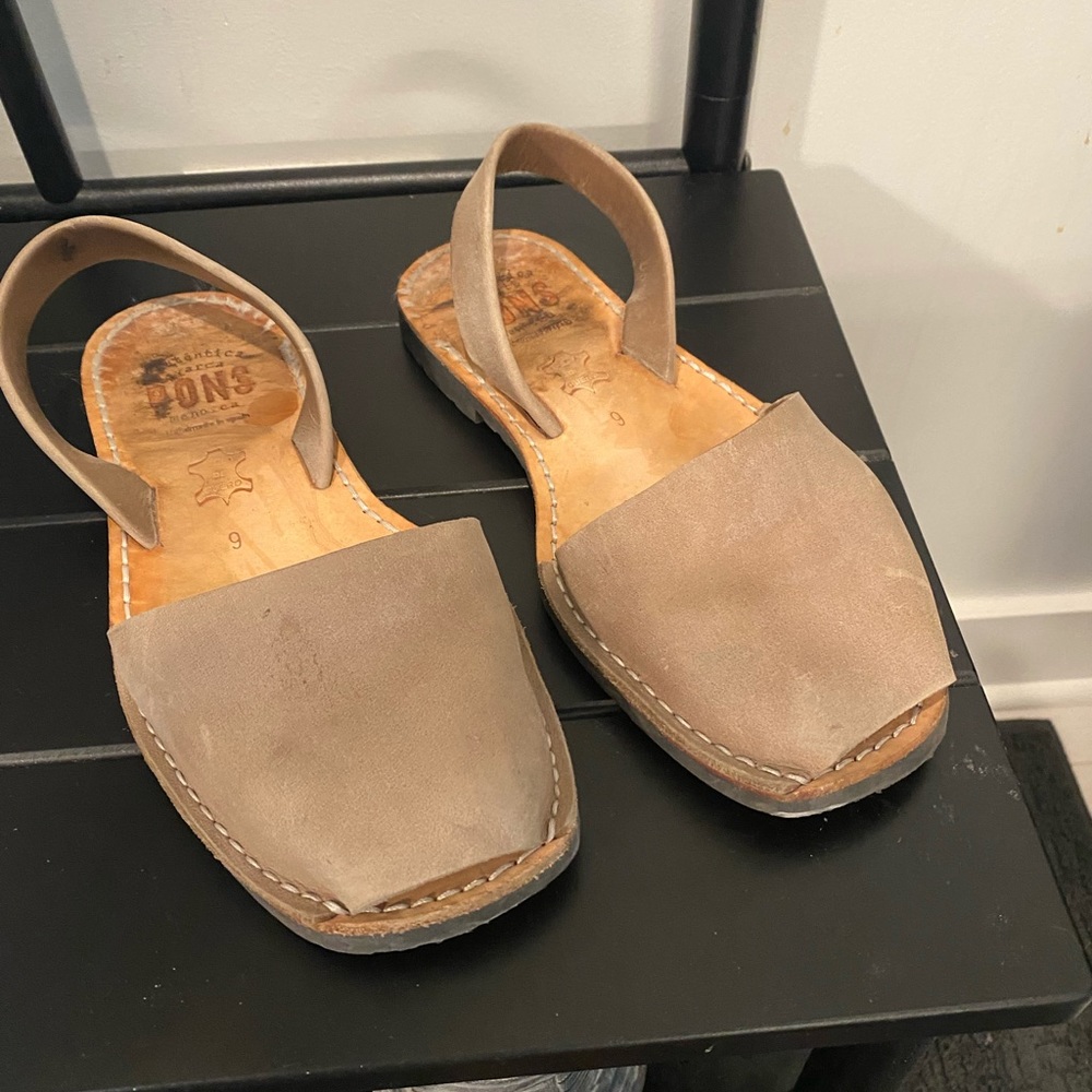 Pons Avarca Sandal size 9 in taupe